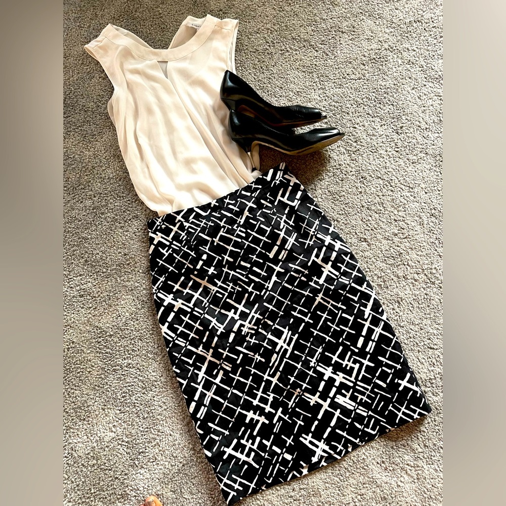 Striking pencil skirt by Jacob